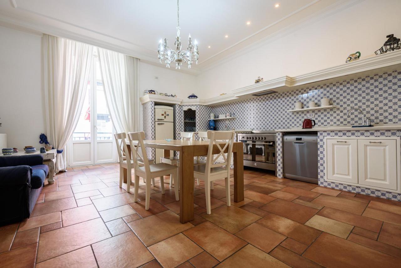 Palazzo Dello Spagnolo Suite Naples Extérieur photo