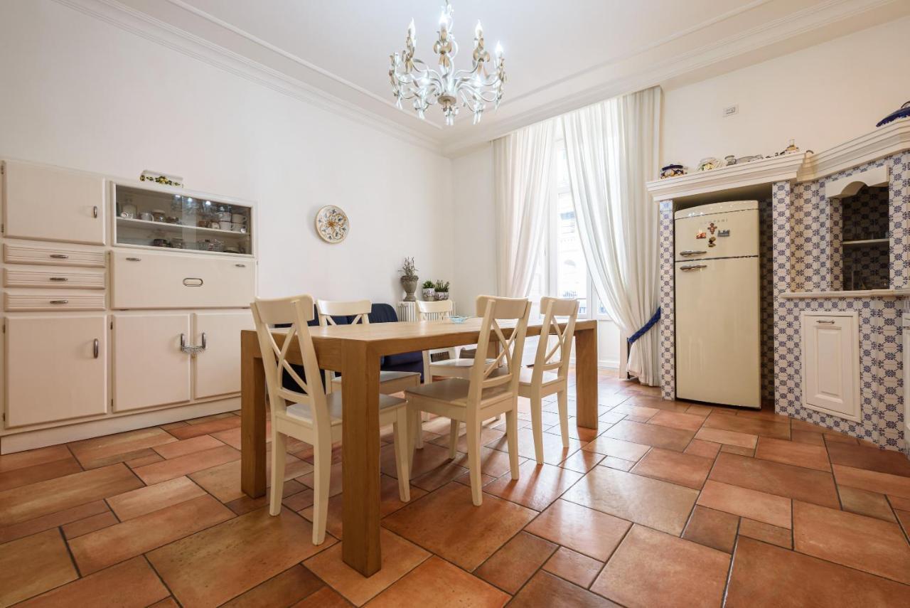 Palazzo Dello Spagnolo Suite Naples Extérieur photo