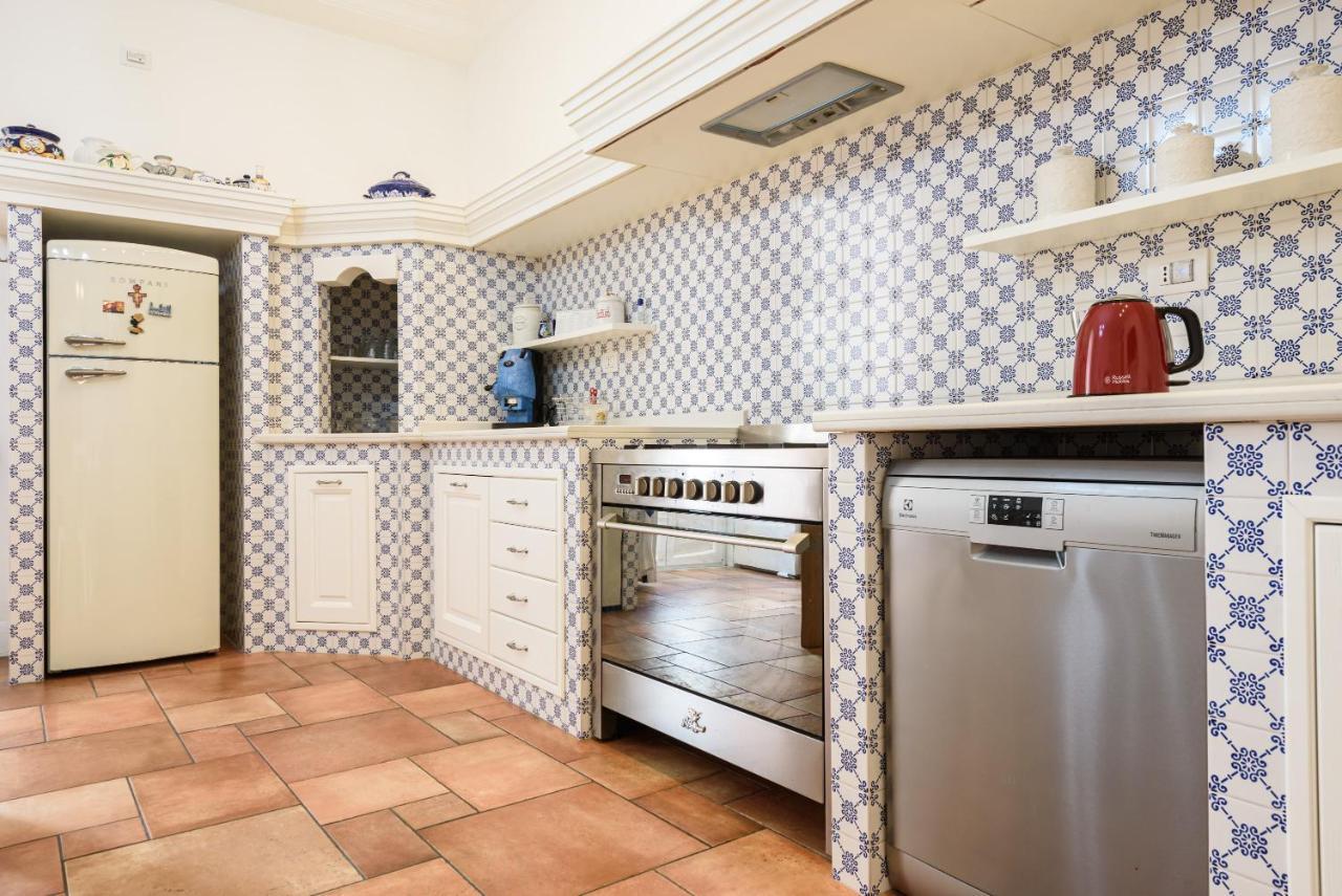 Palazzo Dello Spagnolo Suite Naples Extérieur photo