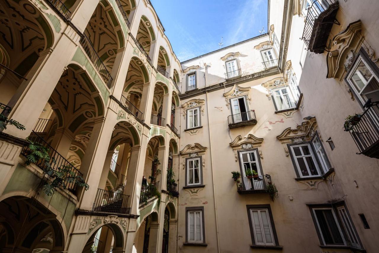 Palazzo Dello Spagnolo Suite Naples Extérieur photo