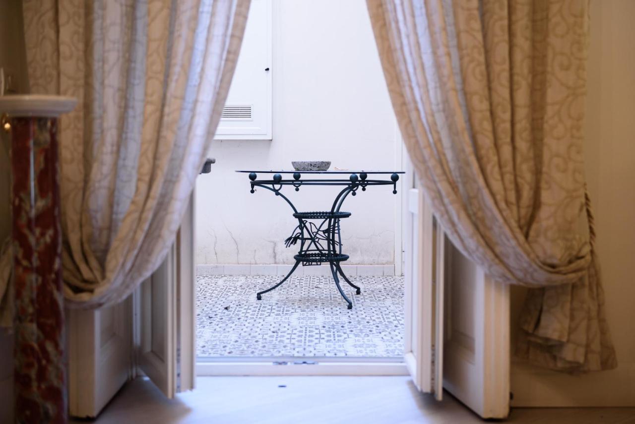 Palazzo Dello Spagnolo Suite Naples Extérieur photo