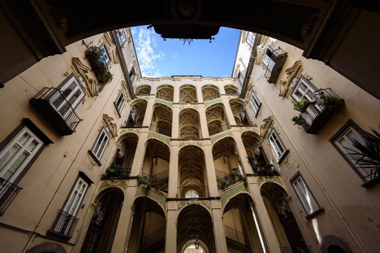 Palazzo Dello Spagnolo Suite Naples Extérieur photo