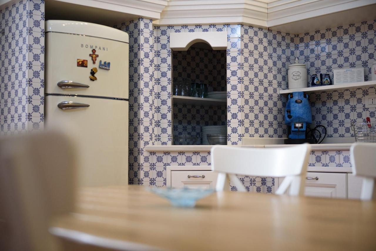 Palazzo Dello Spagnolo Suite Naples Extérieur photo